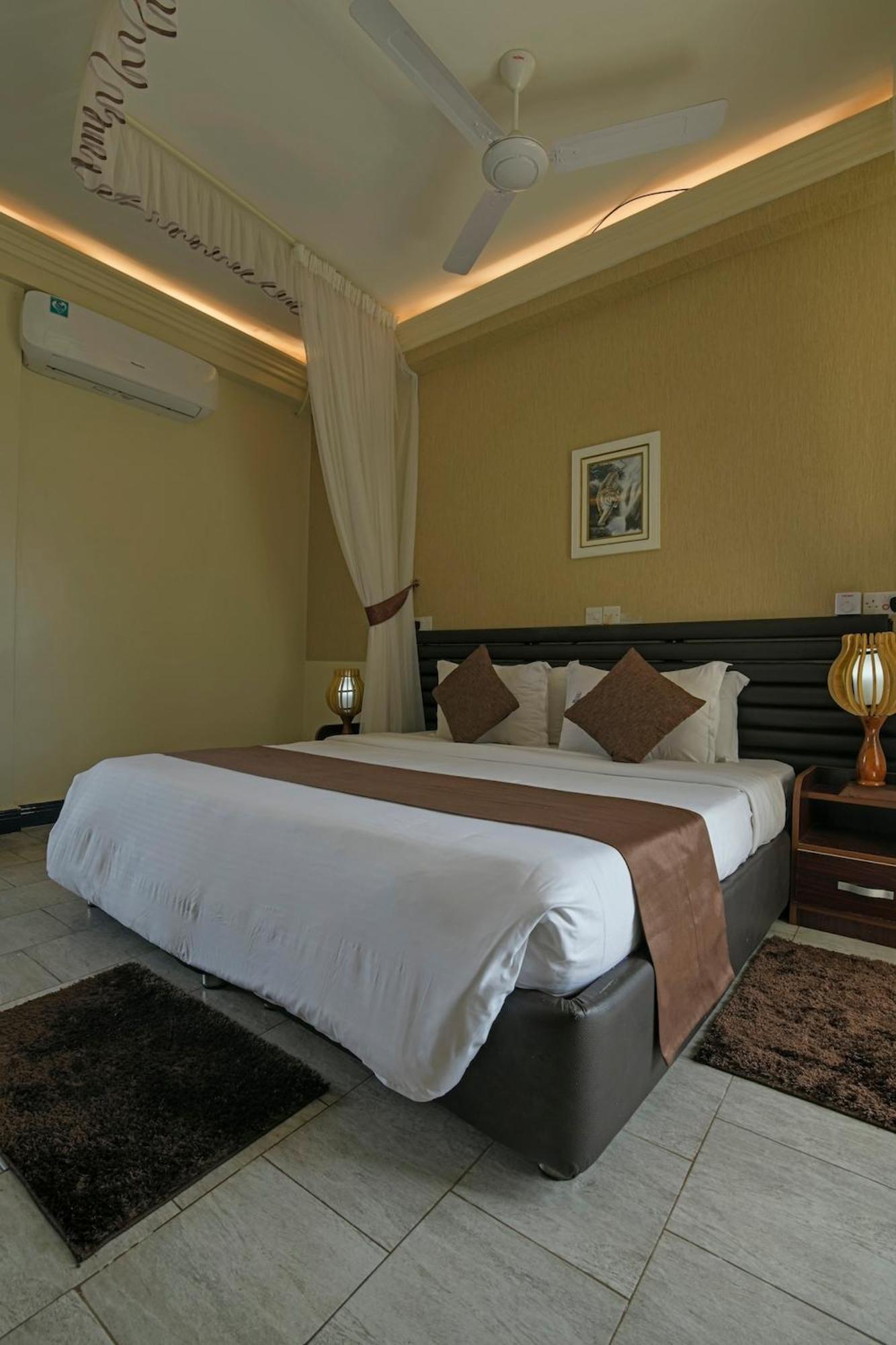 Hoima Buffalo Hotel & Business Hub Ltd Luaran gambar